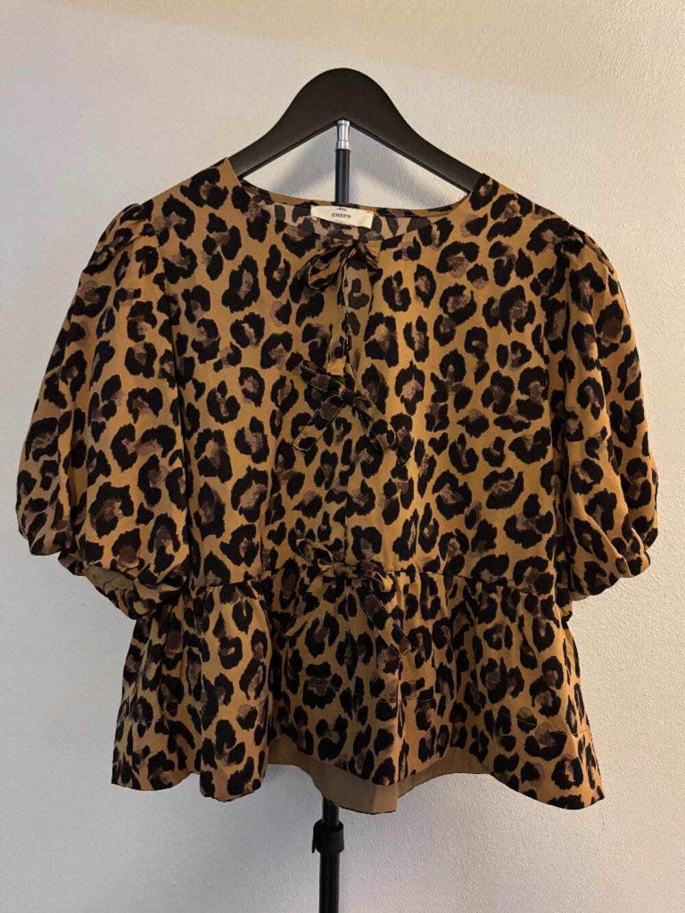 Entro leopard peplum top size large